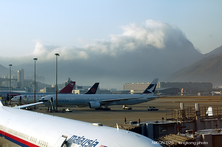 hk airport morning.jpg - 香港機場